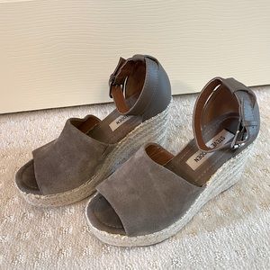 STEVE MADDEN Size 6.5 Espadrilles Grey Suede Wedge Sandals
